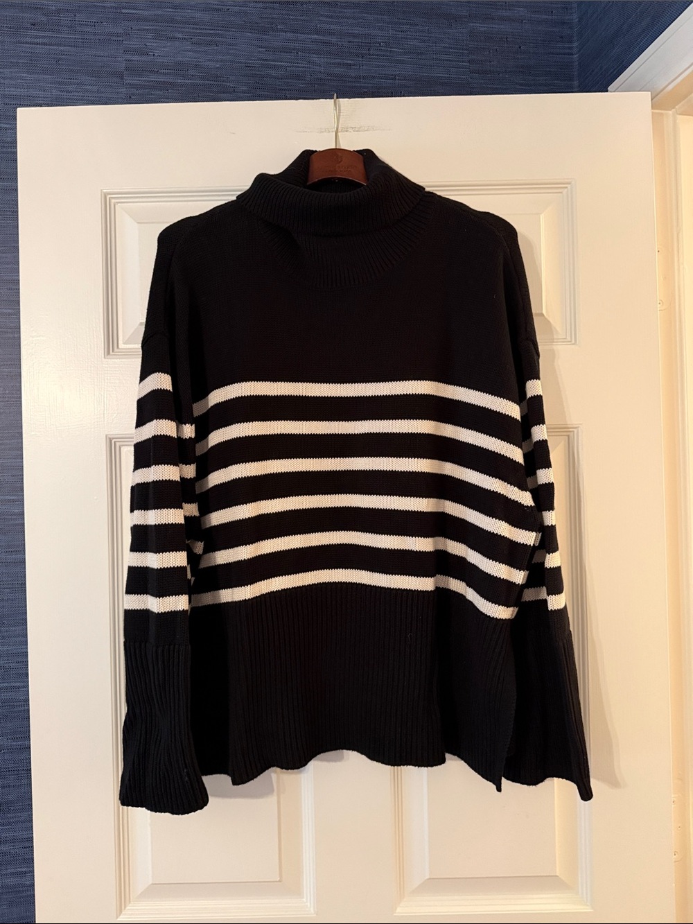 Gap striped turtleneck sweater M